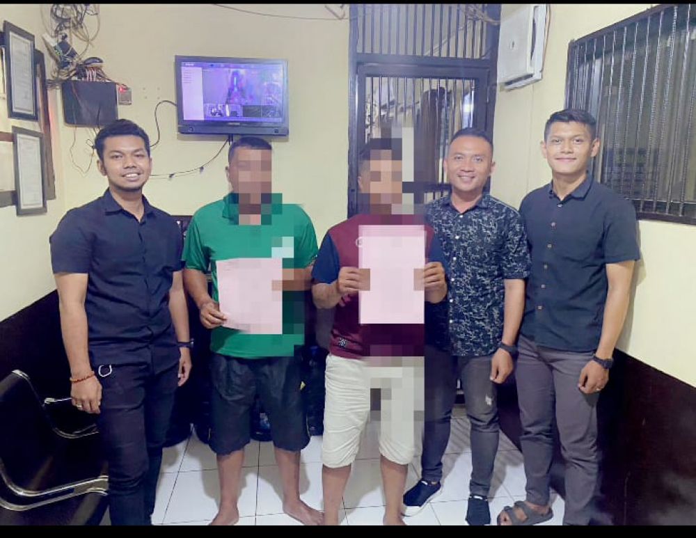 Tersangka diamankan Polisi beserta barang buktinya