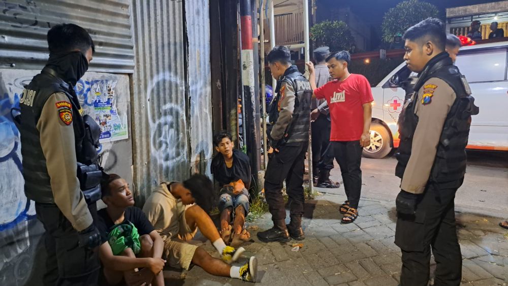Tim Respati Samapta Polrestabes Surabaya amankan pelaku tawuran diduga gangster