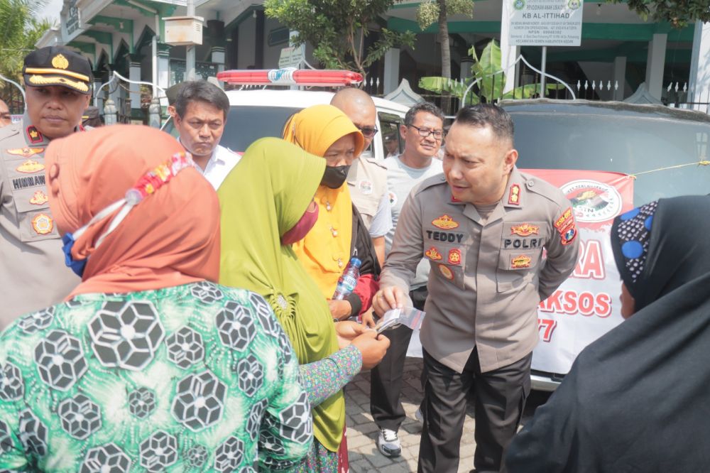 Polres Kediri Kota dan RSTN Gelar Pengobatan Gratis di Lereng Gunung Wilis