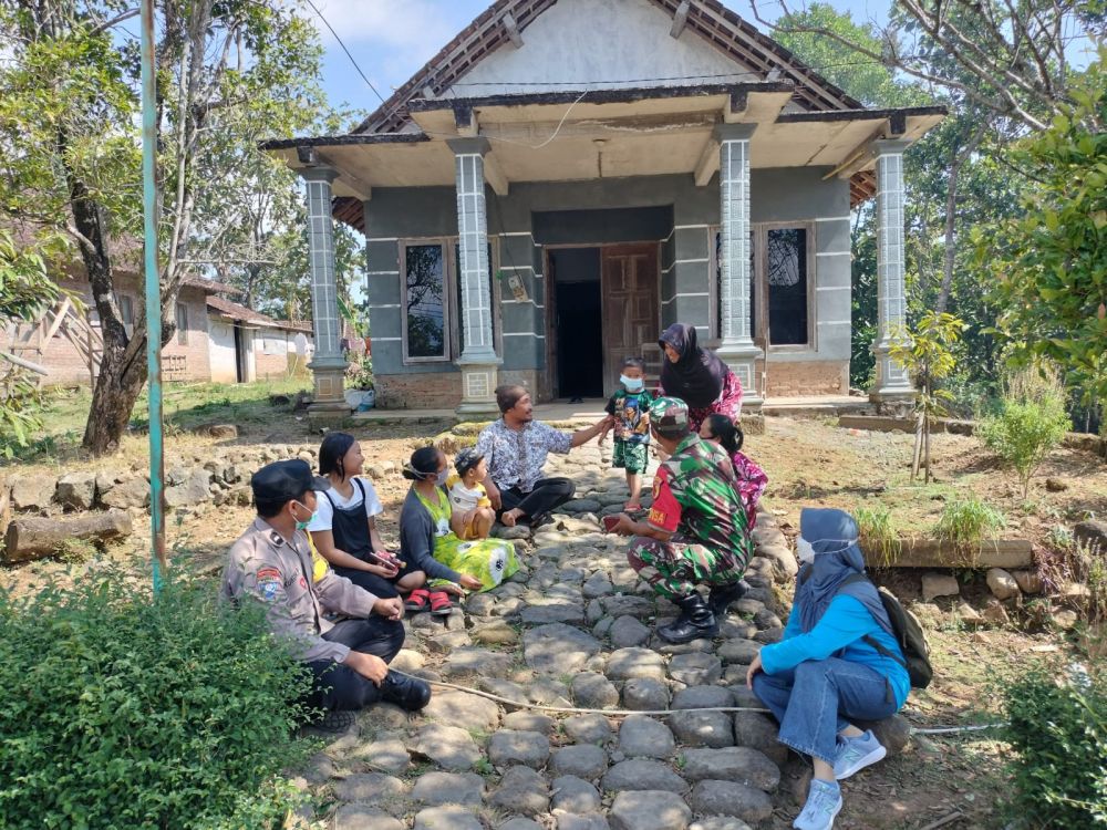 Polisi RW dan Koramil Ngrambe kompak jaga Kamtibmas