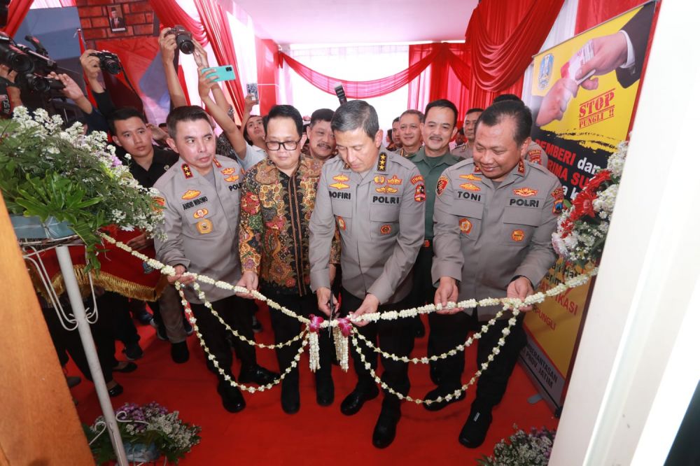 Irwasum Polri Bersama Kapolda Jatim Resmikan Gedung Satgas Saber Pungli UPP