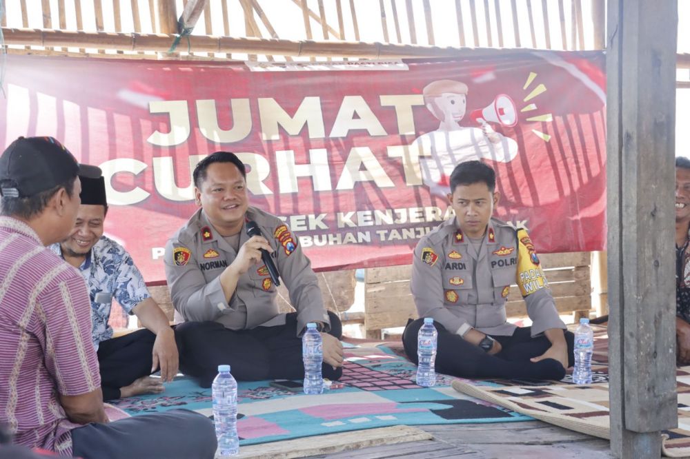 Polres Pelabuhan Tanjung Perak gelar Jum'at Curhat di wilayah Kenjeran