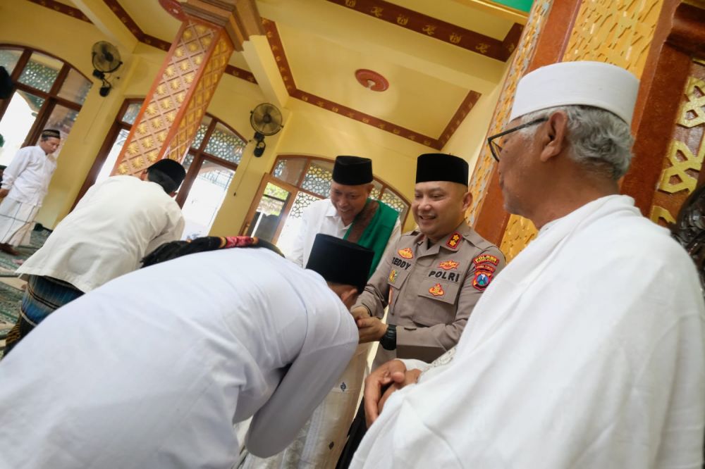 Kapolres Kediri Kota AKBP Teddy Chandra safari sholat Jum'at
