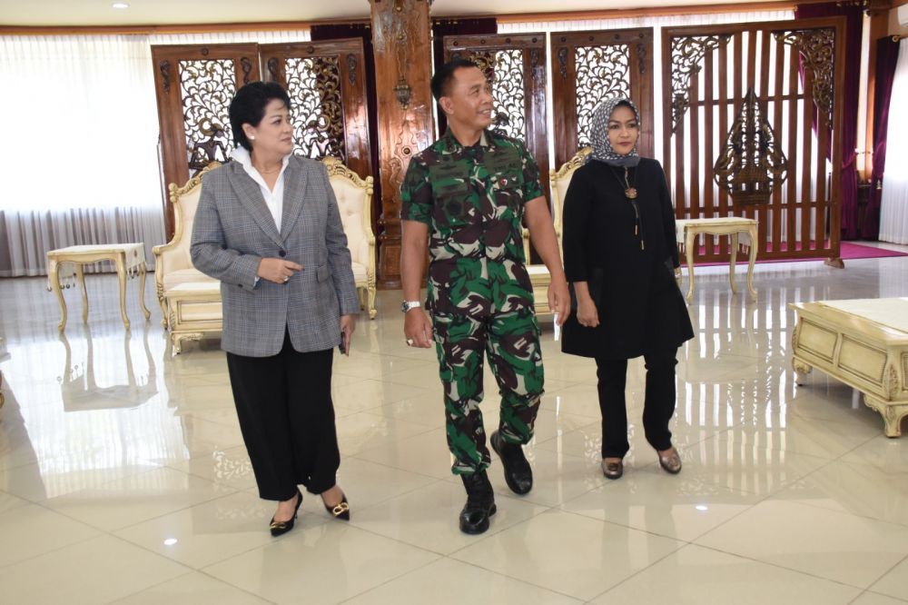 Dankodiklatal Kenalkan Ksatrian Kodiklatal ke Dr. Connie Rahakundini Bakrie