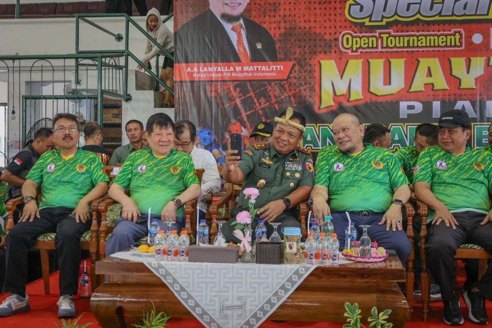 Ketua umum PBMI AA LaNyalla Mahmud Mattalitti bersama Pangdam V Brawijaya dan Kapolda Jatim