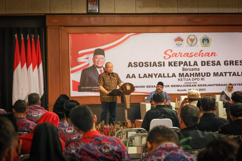 Depan Para Kades Gresik, Ketua DPD RI Paparkan Cara Desa Jadi Kekuatan Ekonomi