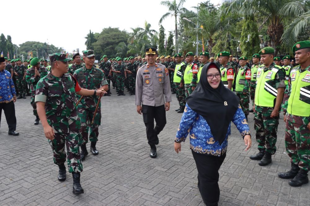 Wakapolres Gresik Kompol Erika Purwana Putra saat pimpin kunjungan kerja Presiden RI 