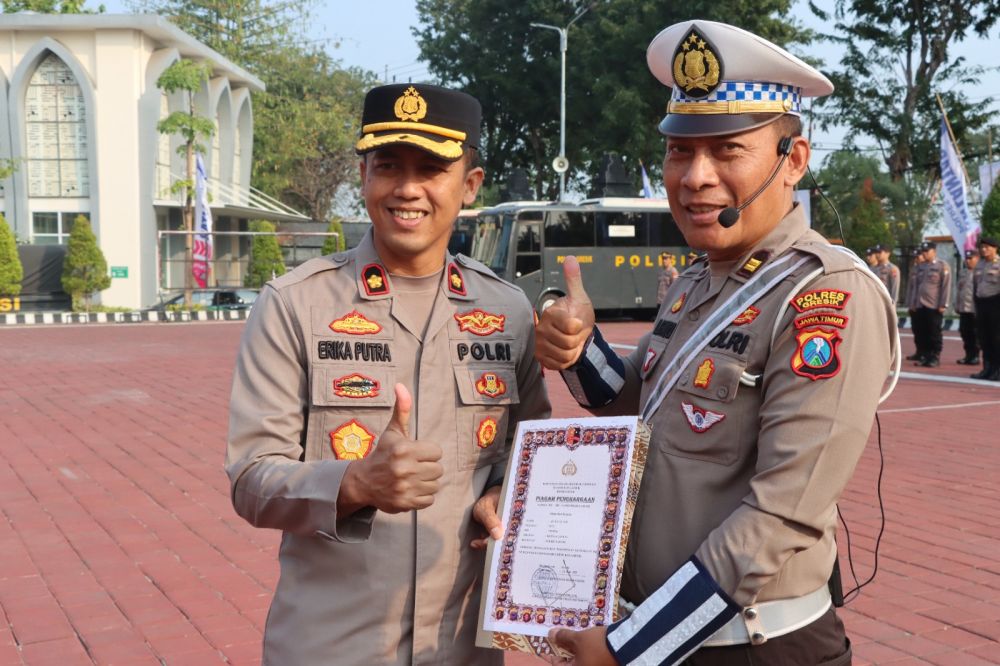 Polres Gresik Beri 43 Penghargaan Anggota Berprestasi