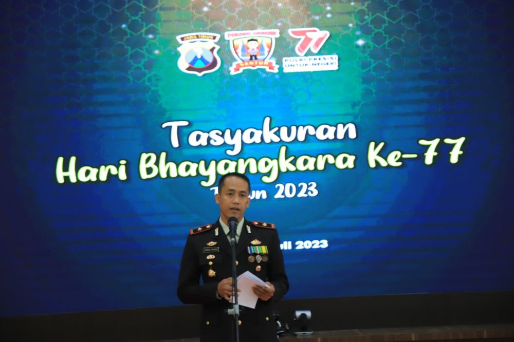 Polres Gresik Gelar Upacara HUT Bhayangkara ke-77