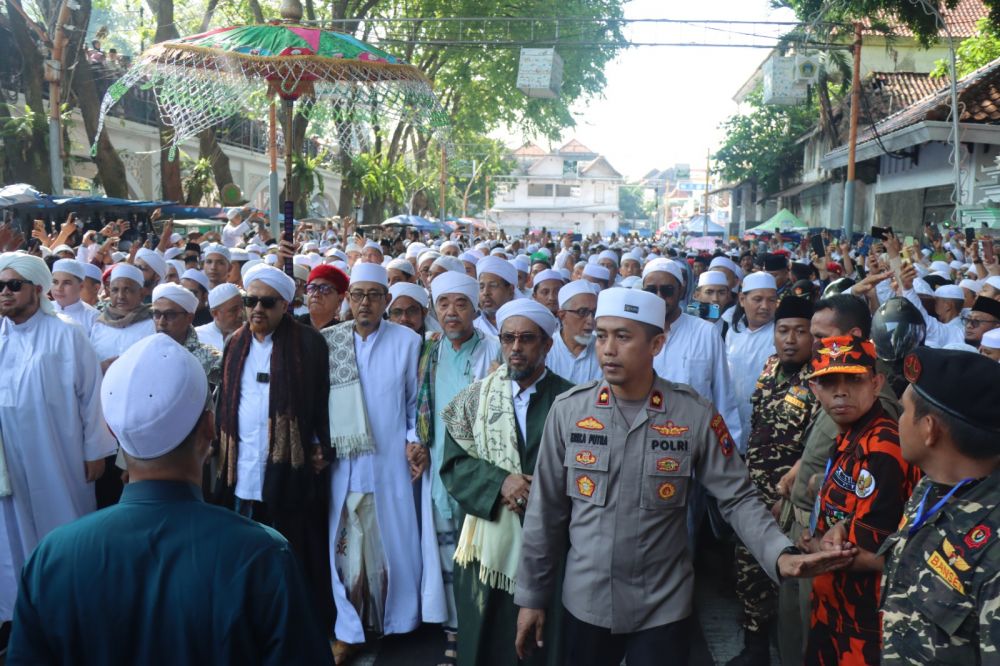 Wakapolres Gresik Kompol Erika Purwana Putra saat ikuti haul Akbar