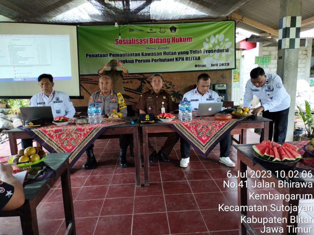 Kejari Blitar dan Perhutani Blitar lakukan sosialisasi