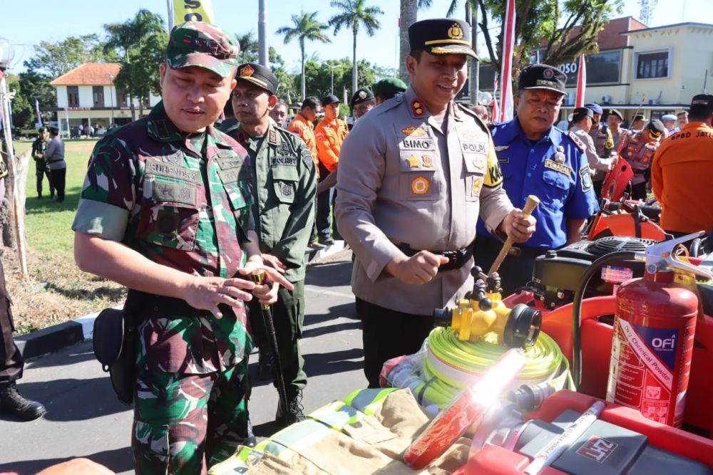 Kapolres Bondowoso AKBP Bimo Ariyanto saat apel gelar persiapan Karhutla 