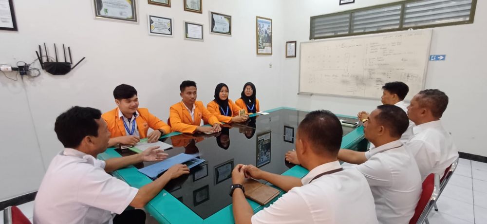 Mahasiswa UNJA KKL di perhutani Probolinggo