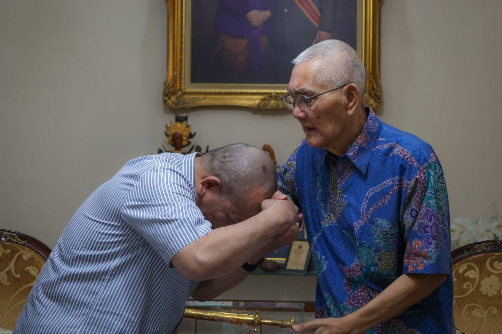 Ketua DPD RI AA LaNyalla Mahmud Mattalitti saat silaturahmi ke mantan wakil Presiden RI ke-6 Try Sutrisno