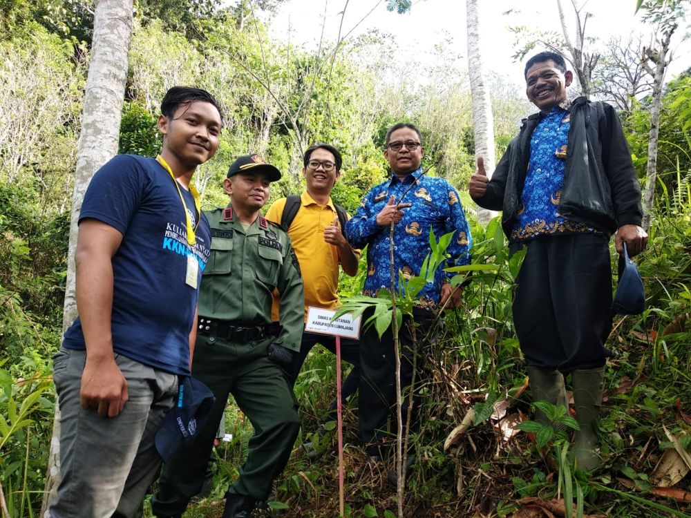 Perhutani KPH Probolinggo lakukan reboisasi bersama stakeholder dan anggota DPR komisi D