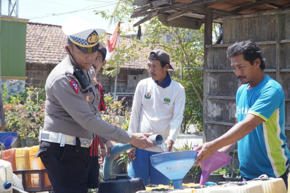 Akpol 95 Patria Tama berikan bantuan air bersih ke warga terdampak kekeringan