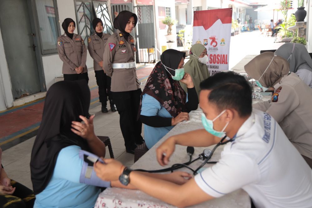 Kanit Gakkum Iptu Tita Puspita Agustina saat tinjau kesehatan penghuni lapas perempuan