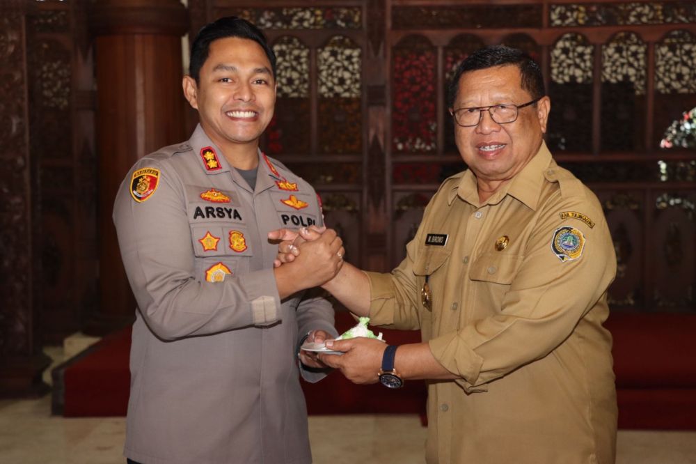 Kapolres Tulungagung AKBP Teuku Arsya Khadafi bersama Bupati Tulungagung Maryoto Birowo