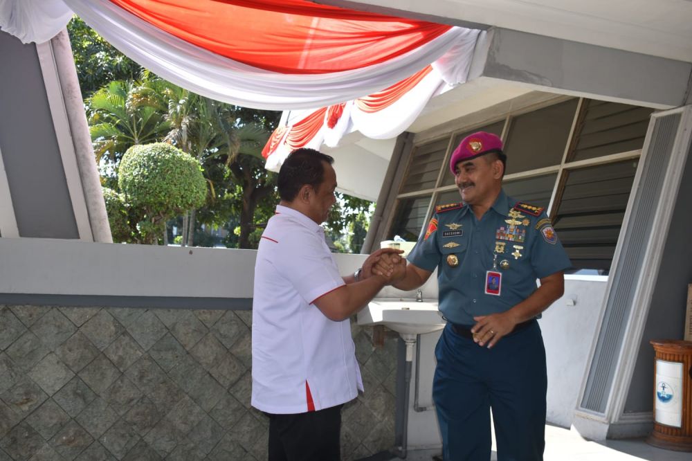 Wadan Lantamal V Kolonel Marinir Baedhowi Oktafidia terima kunjungan tim Menkopolhukam
