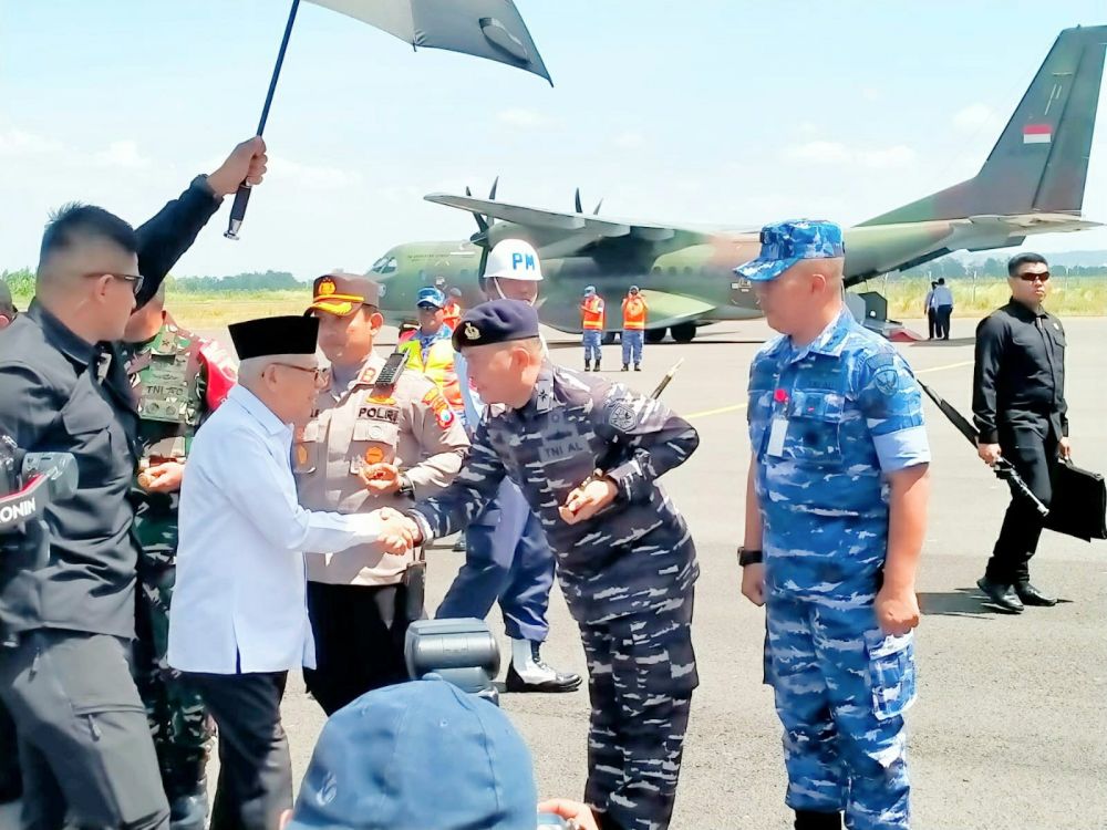 Danlanal Batuporon Letkol Laut (P) Imam Ibnu Hajar sambut Wapres RI KH. Ma'ruf Amin