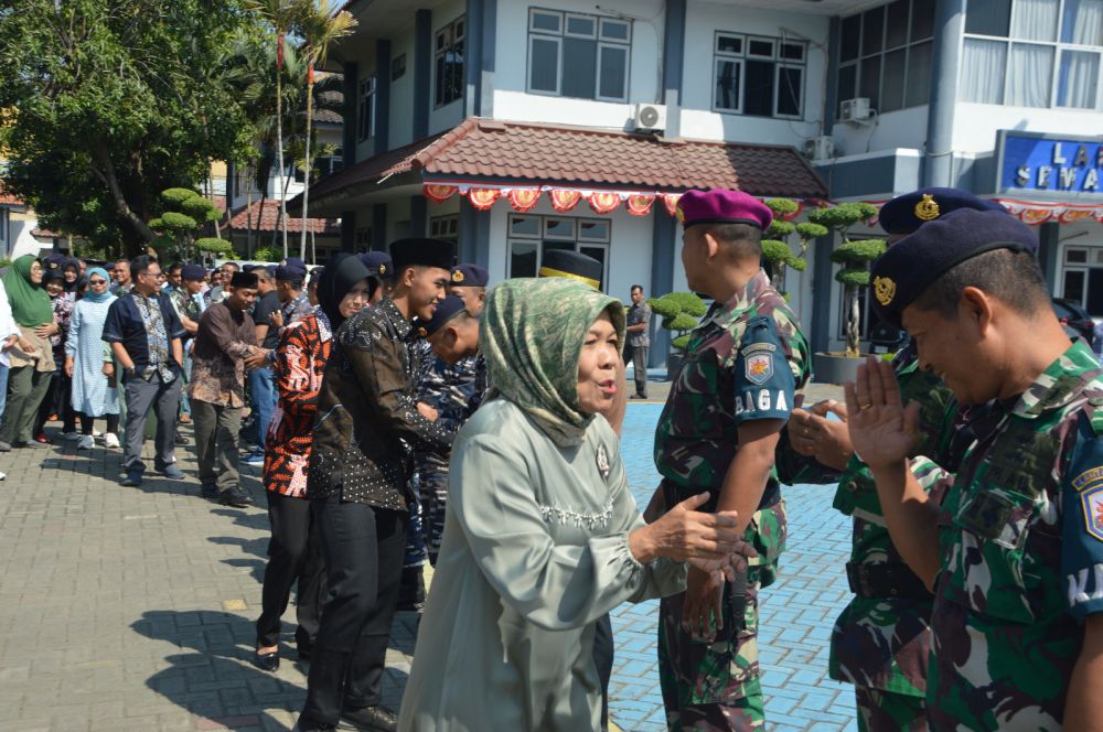 Danlanal Semarang berangkatkan prajurit dan PNS ke tanah suci