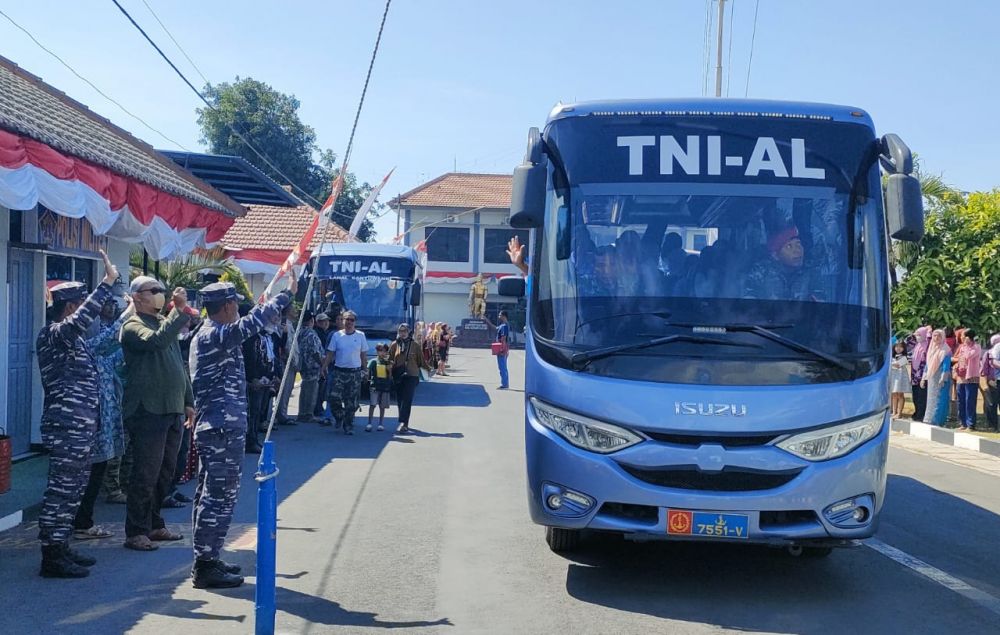 Danlanal Banyuwangi Letkol Laut (P) Indra Nusha R lepas casis