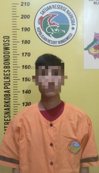 Tersangka diamankan Polisi beserta barang buktinya