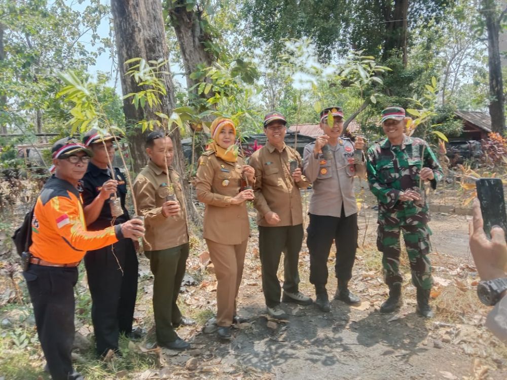 Perhutani dan Forkopimcam Sambit Gelar Apel Pemasangan Himbauan Rawan Karhutla di Ponorogo