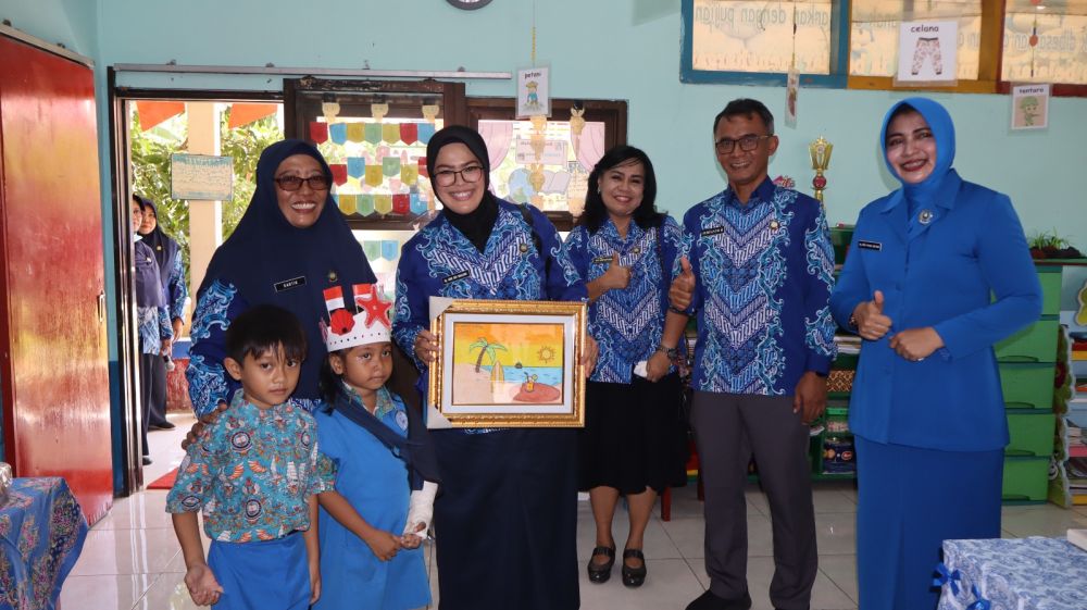 Ketua Korcab V DJA ll dampingi ketua DJA ll saat bakti kesehatan