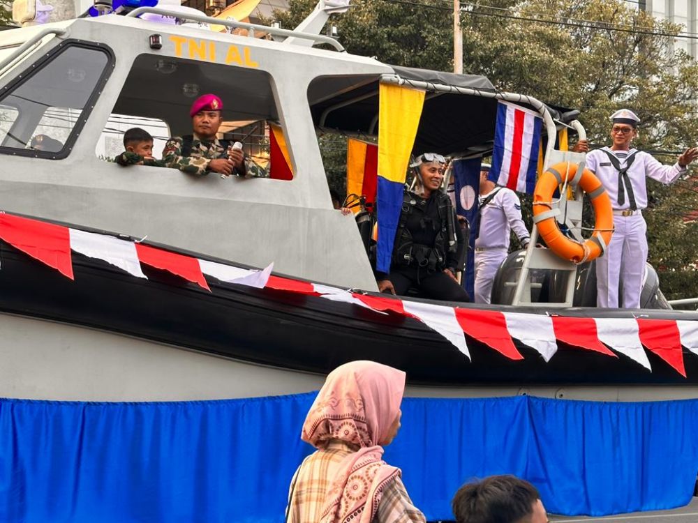 Danlanal Semarang semarakkan karnaval Semarang Merdeka Flowers Festival 2023