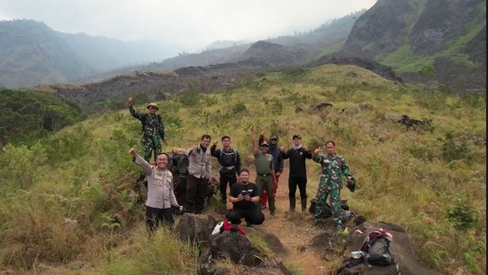 Perhutani KPH Malang Bersama Stakeholder Padamkan Api di Kawasan Tahura