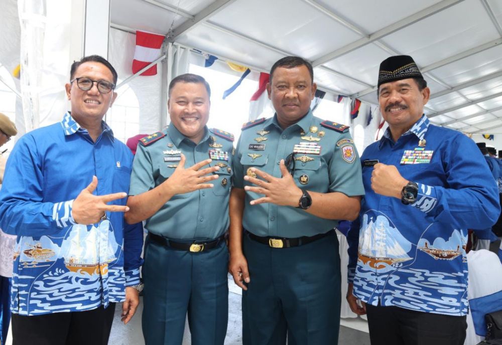 Wadan Kodiklatal bersama Danlantamal V Laksamana Pertama TNI Eko Wahjono saat HUT PPAL ke-37