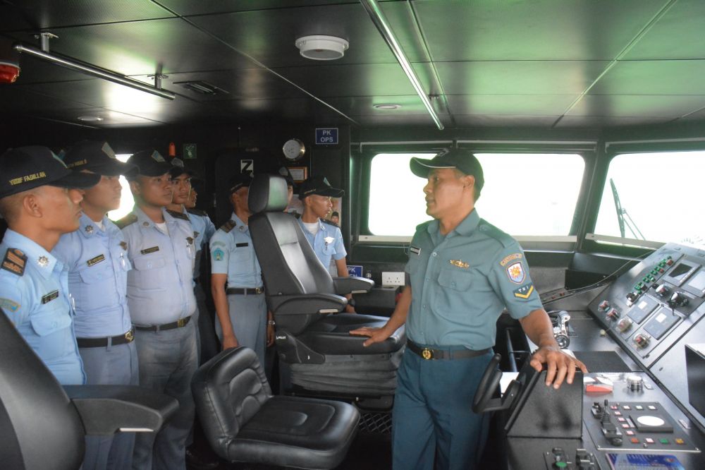KAL Pulau Menjangan ll-5-39 Terima Kunjungan Taruna dan Taruni PIP Serta SMK Akpelni Semarang