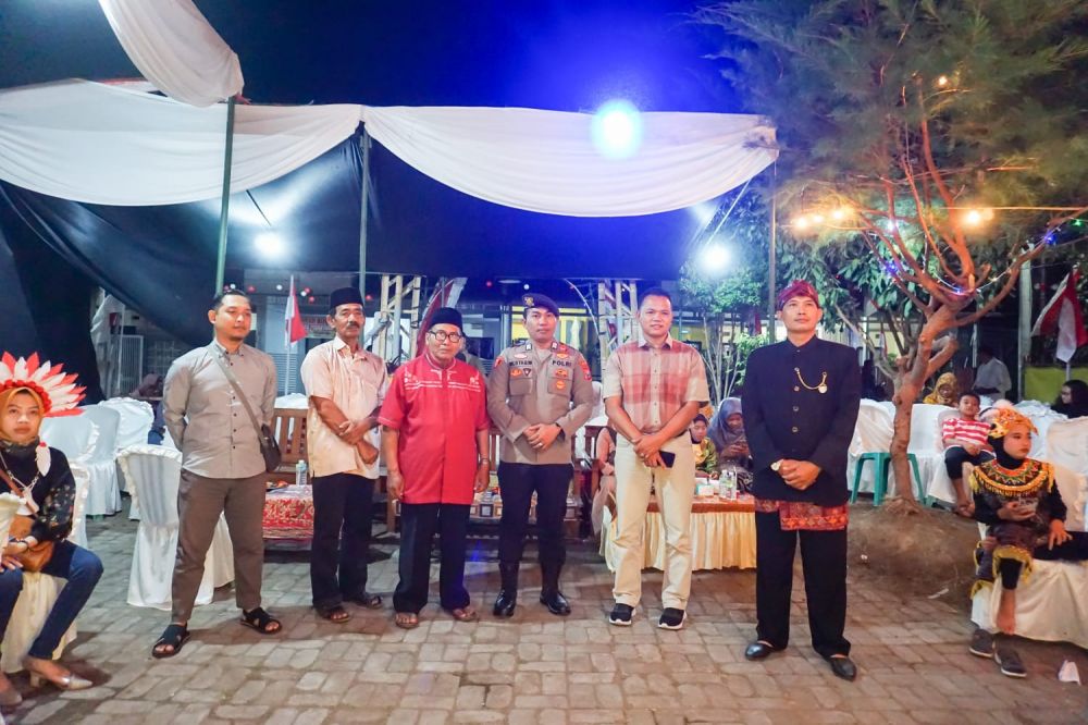 Kanit PPA Polres Bondowoso Bripka Mustaqim Romli saat di undang warga
