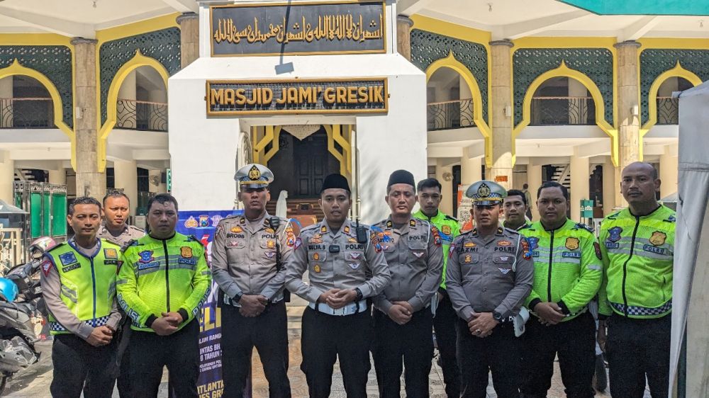 Satlantas Polres Gresik Sambut HUT ke-68, Baksos Serentak di Tempat Ibadah