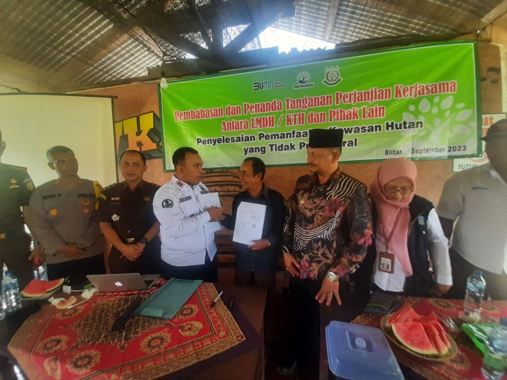 Perhutani KPH Blitar tandatangani PKS atasi tebu liar