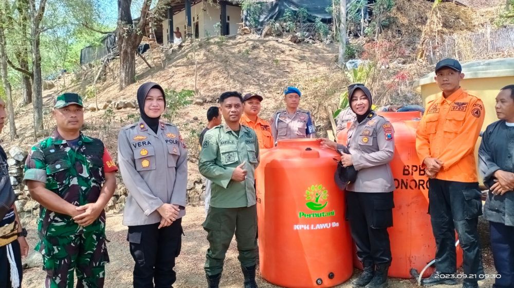 Perhutani KPH Lawu Ds Beri Bantuan Tandon Air untuk Masyarakat Desa Duri
