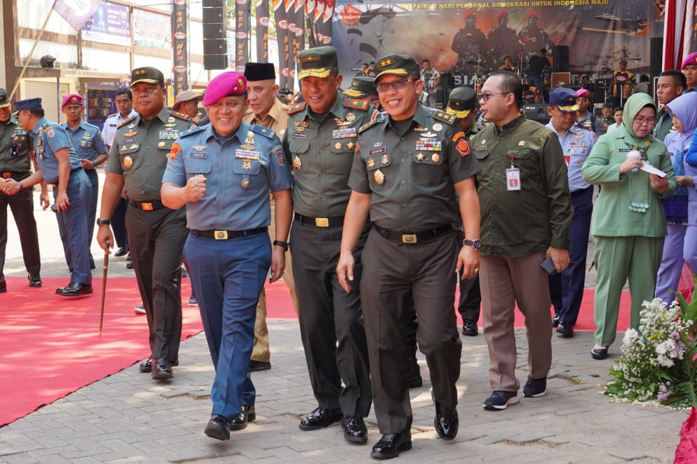 Masyarakat Bangkalan Antusias Ikuti Baksos Kesehatan di HUT TNI ke-78