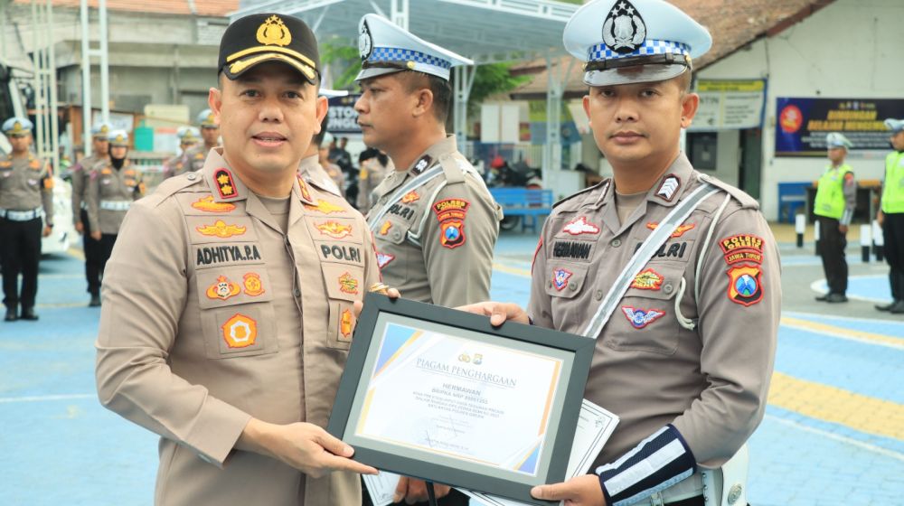 Kapolres Gresik AKBP Adhitya Panji Anom apresiasi anggota Satlantas Polres Gresik