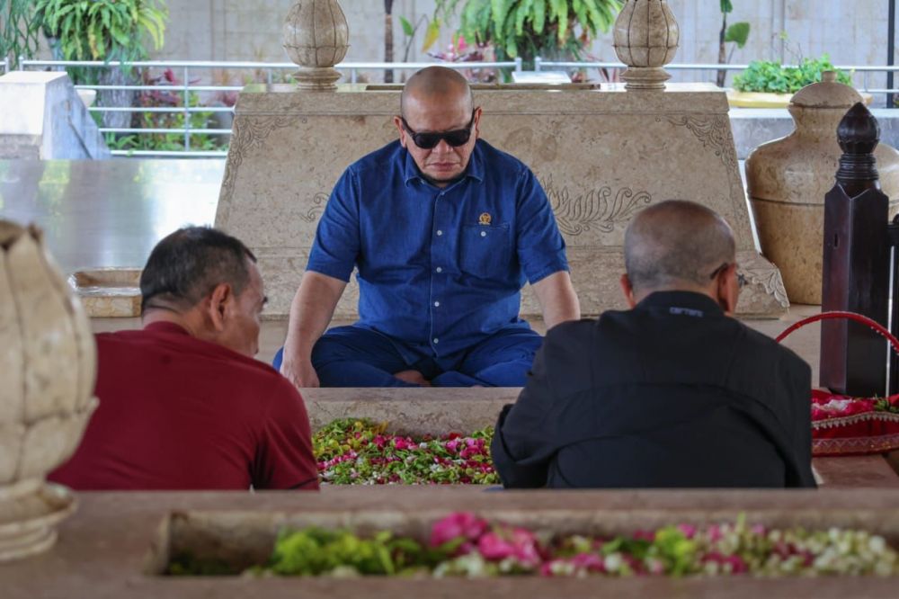 Ketua DPD RI Ziarah Makam Bung Karno, Konsisten Perjuangkan Sistem Bernegara Sesuai Rumusan Pendiri Bangsa