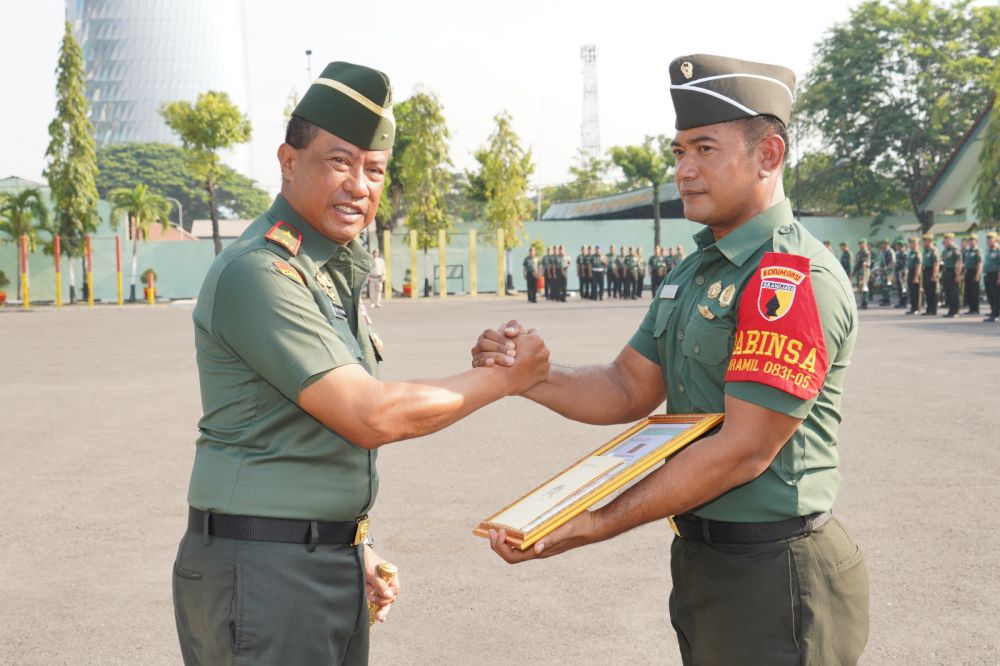 Danrem 084/BJ Beri Penghargaan Peraih Juara 1 Kejurnas Judo Piala Kasad