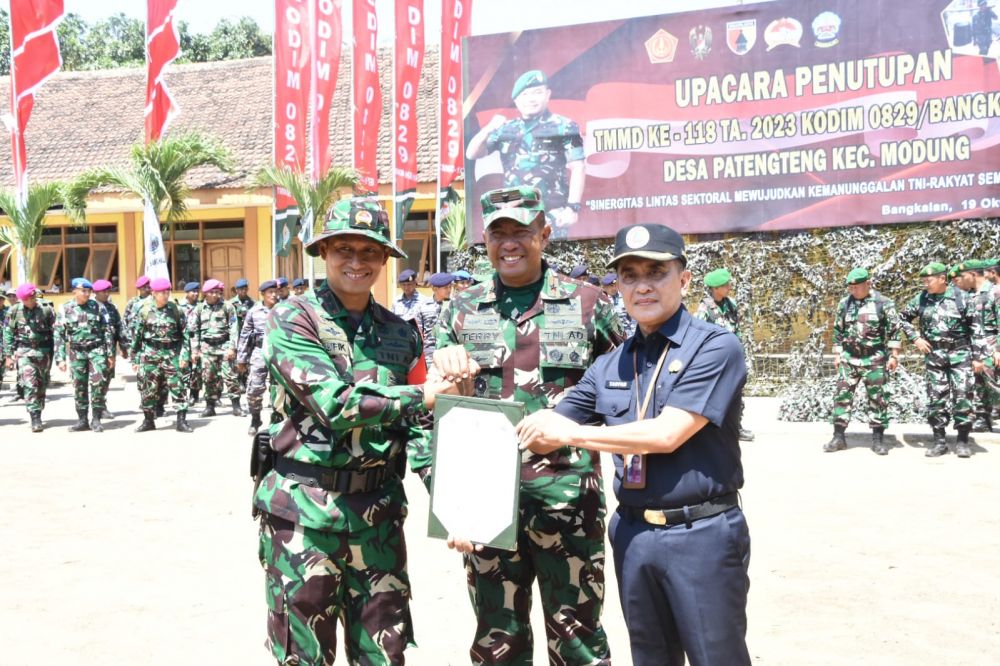 Danrem 084/BJ Brigjen TNI Terry Tresna Purnama saat tutup TMMD di Bangkalan