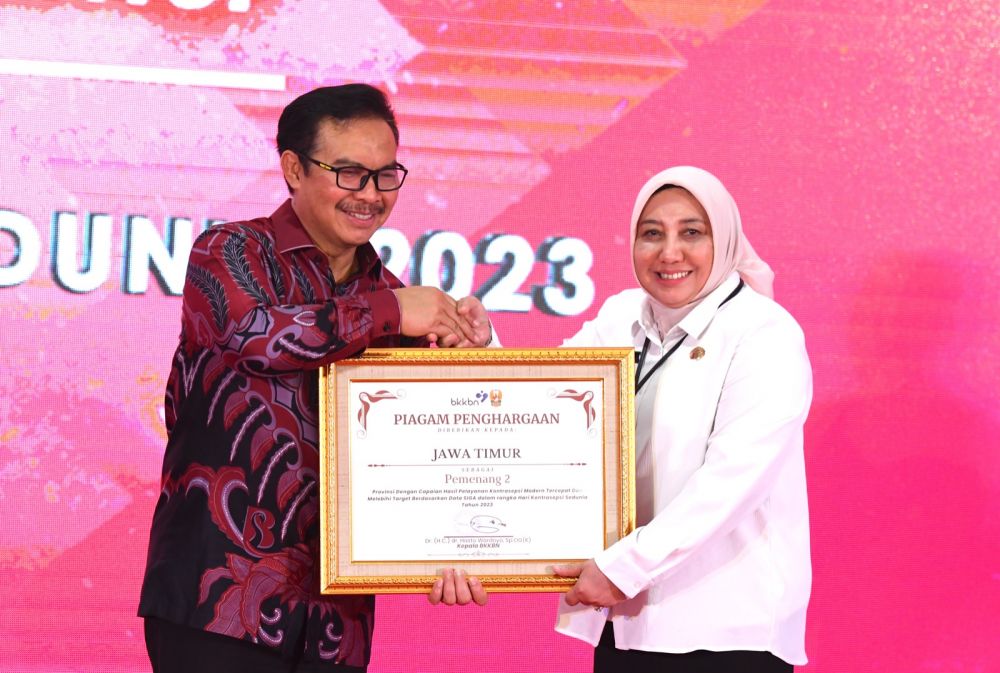BKKBN Jatim terima 2 penghargaan