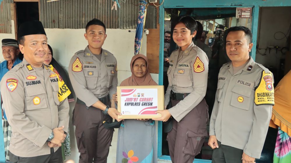 Polres Gresik saat gelar Jum'at Curhat door to door