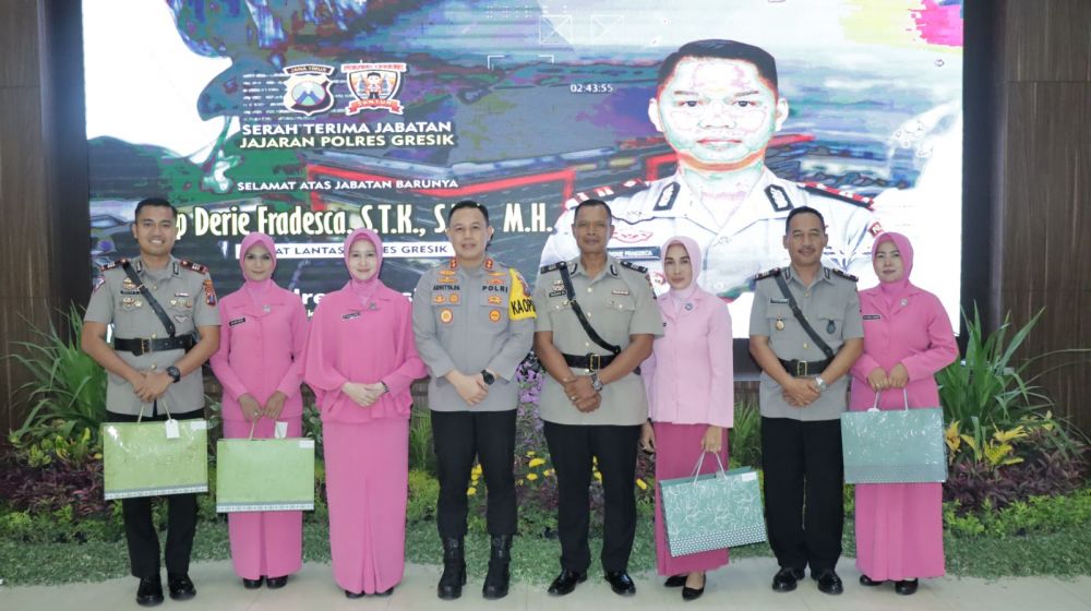 Kapolres Gresik Pimpin Sertijab Kasat dan Kapolsek
