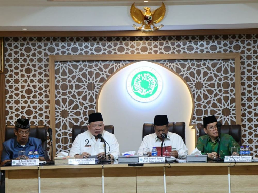 Ketua DPD RI AA LaNyalla Mahmud Mattalitti bersama MUI Pusat