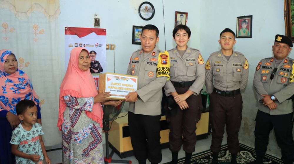 Kasat Binmas Iptu Ali Fauzi Jum'at Curhat door to door