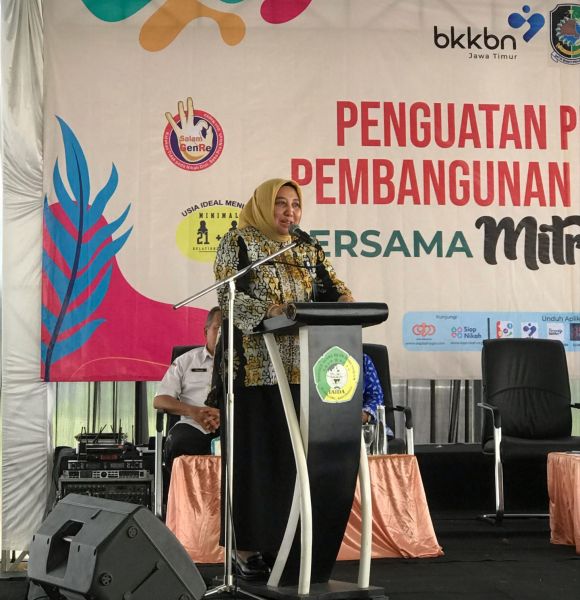 Kaperwil BKKBN Jatim Maria Ernawati