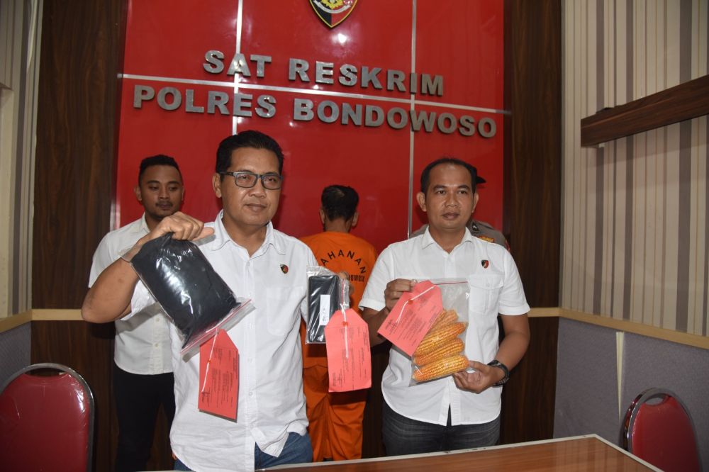 Satreskrim Polres Bondowoso amankan tersangka beserta barang buktinya