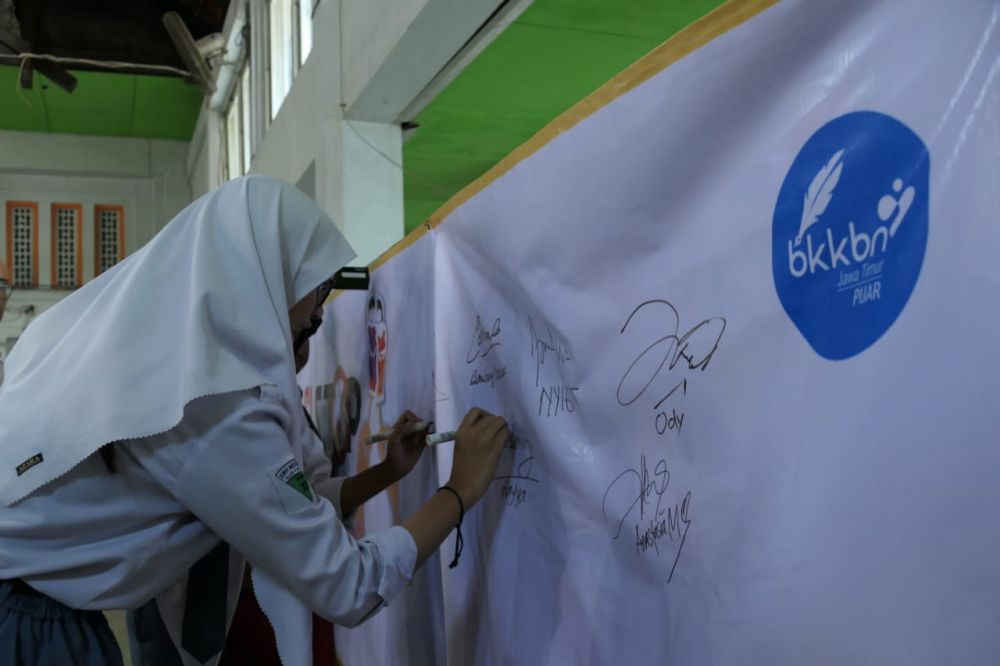 Seribu Pelajar SMKN 2 Surabaya Deklarasi Stop Pernikahan Dini